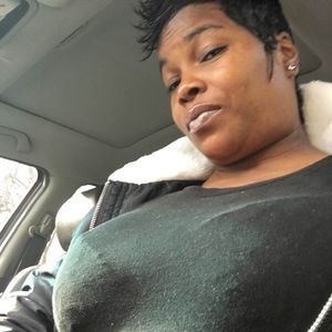 Meet your Posher, Dee-dee